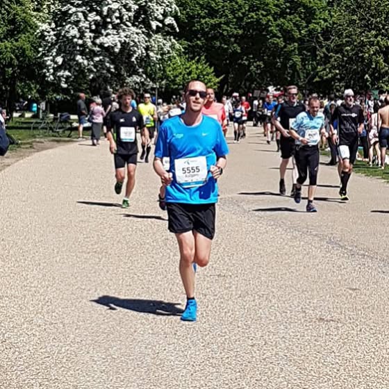 Ran my first marathon today. It was warm, fun and hard. Finished in 3.55.44 (goal below 4 hours) and