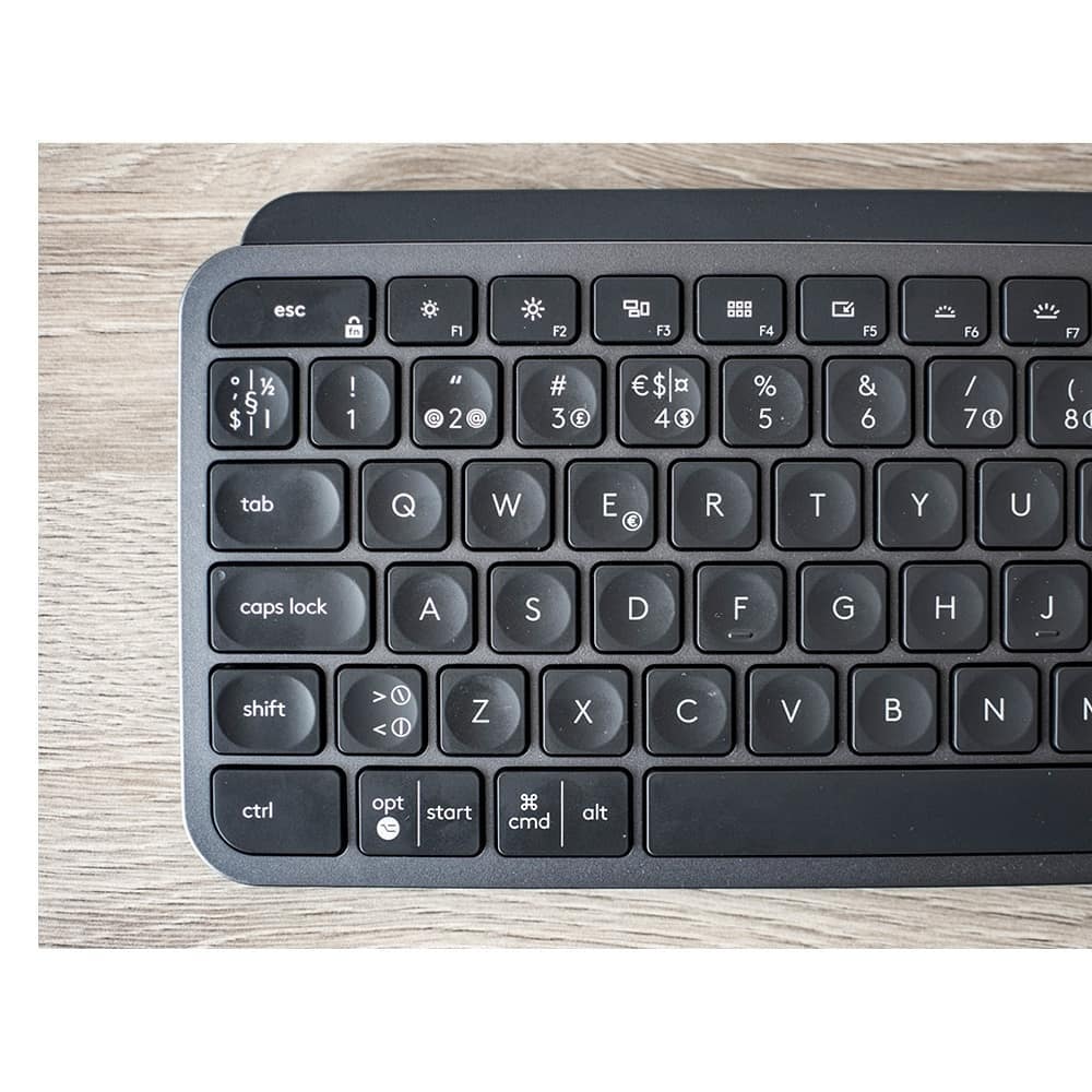 Sponsored by @logitech 
Besides the MX Master 3 I also received the MX Keys. 
Truth be told keyboard